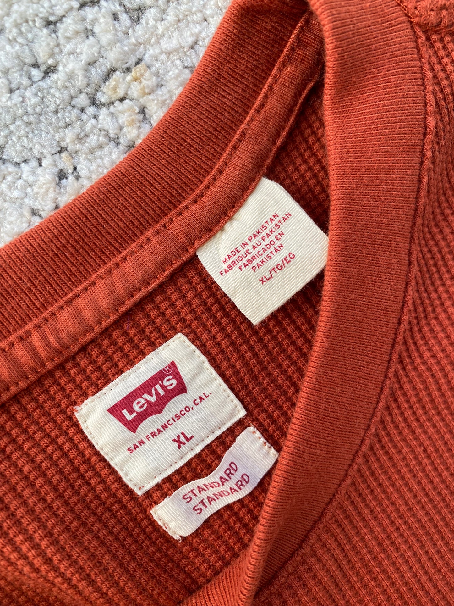 Levi’s Classic Sweater (XL)