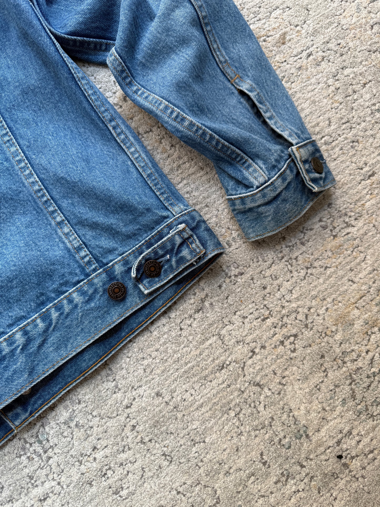 Levi’s Denim Jacket (M)