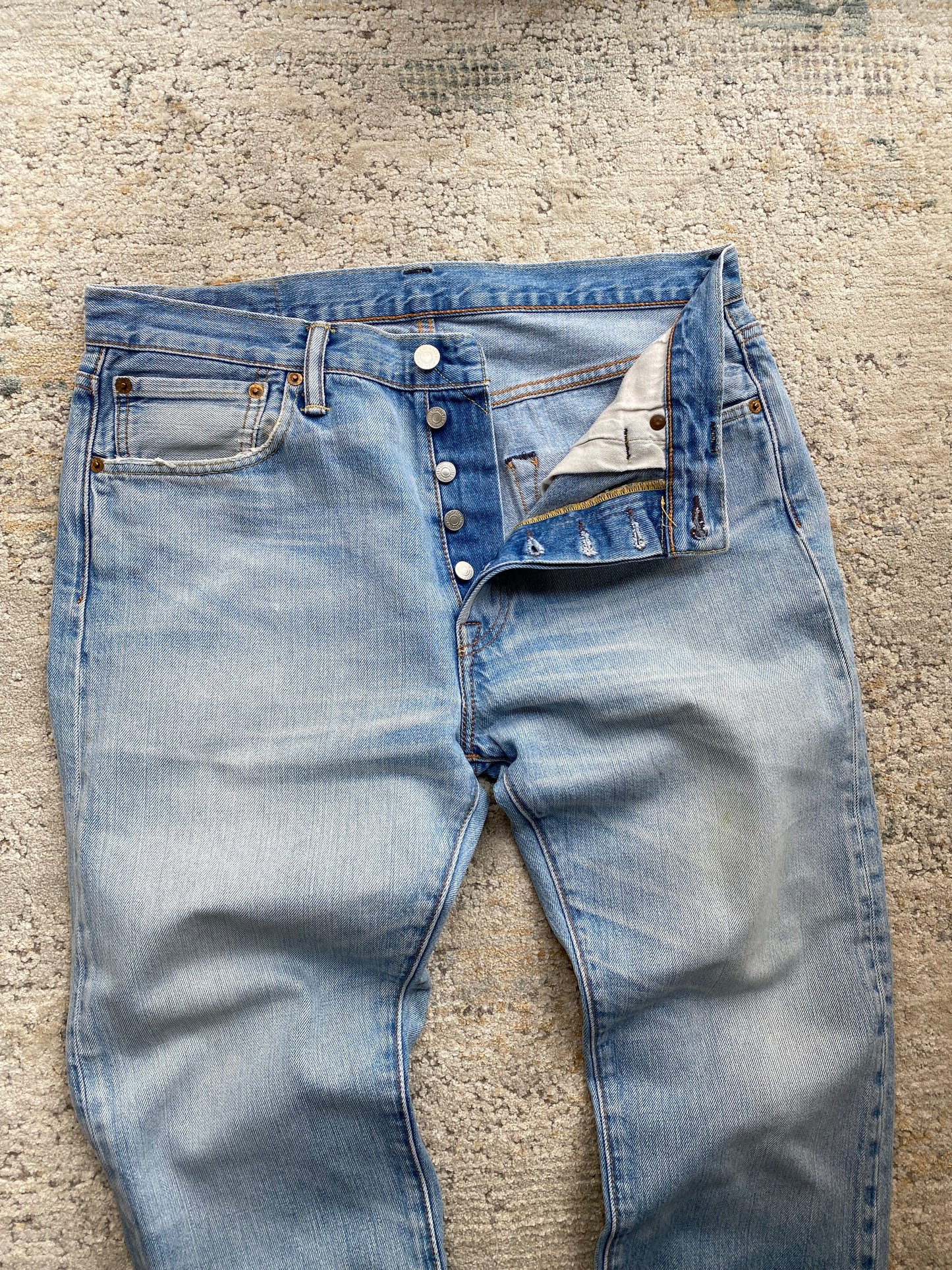 Levi’s 501 Washed Blue Jeans (W33 L30)