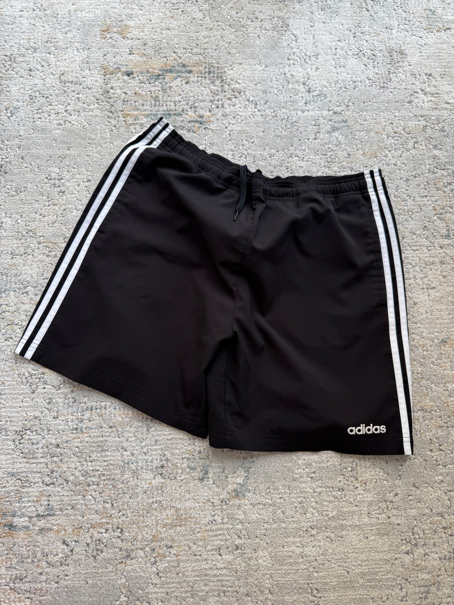 Adidas Shorts (L)