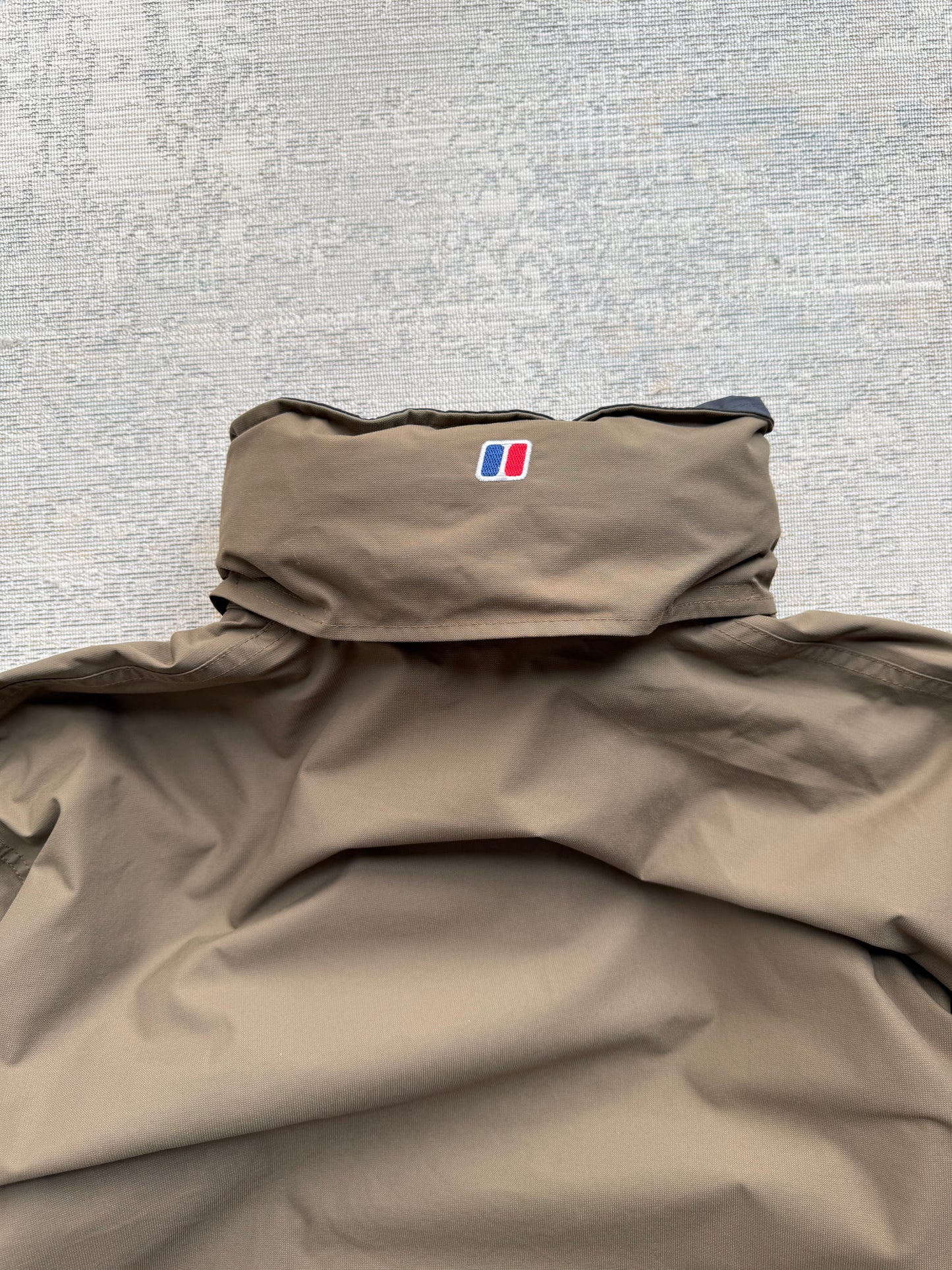 Berghaus Outdoor Hooded Windbreaker Jacket (L)