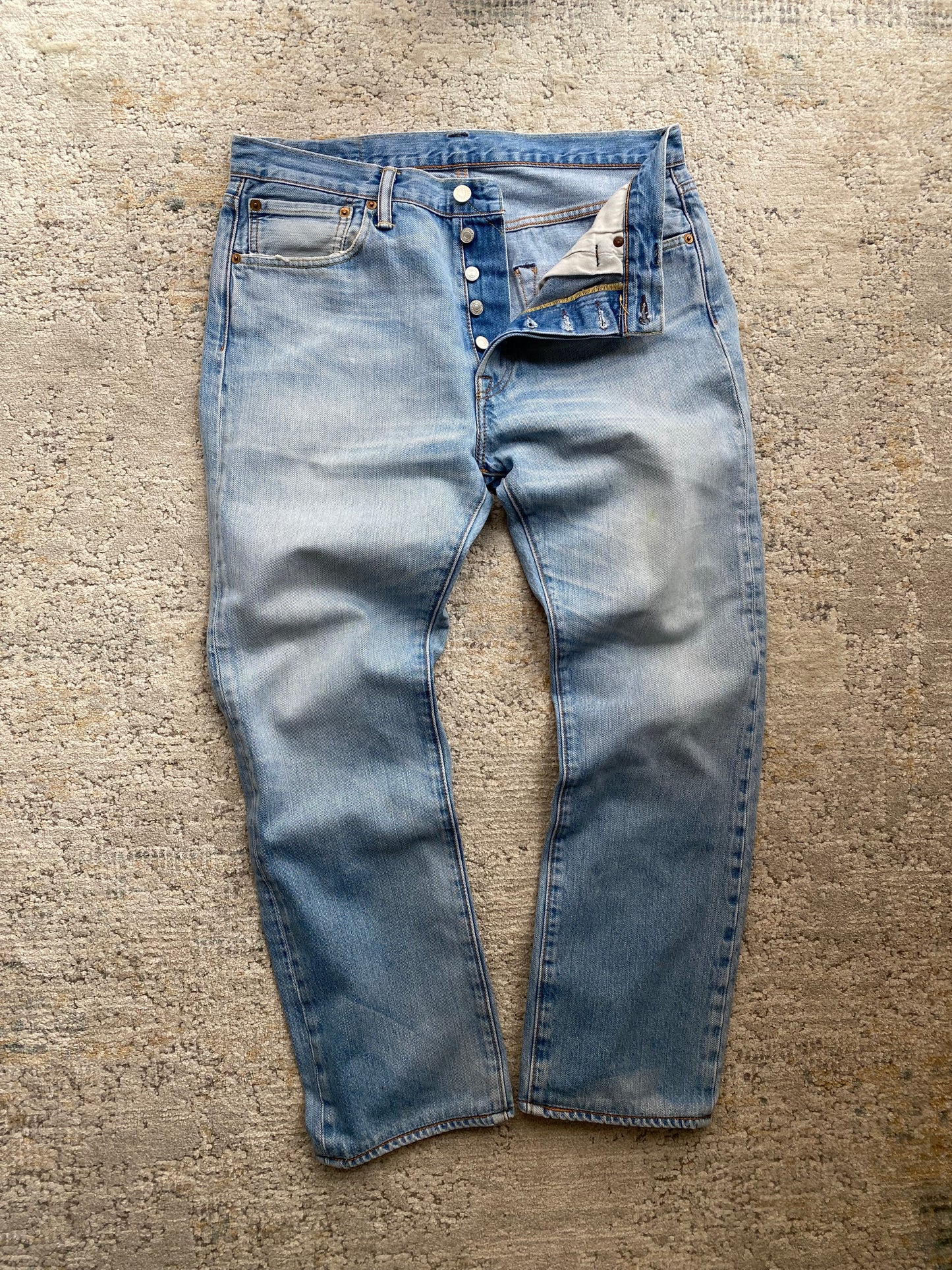 Levi’s 501 Washed Blue Jeans (W33 L30)
