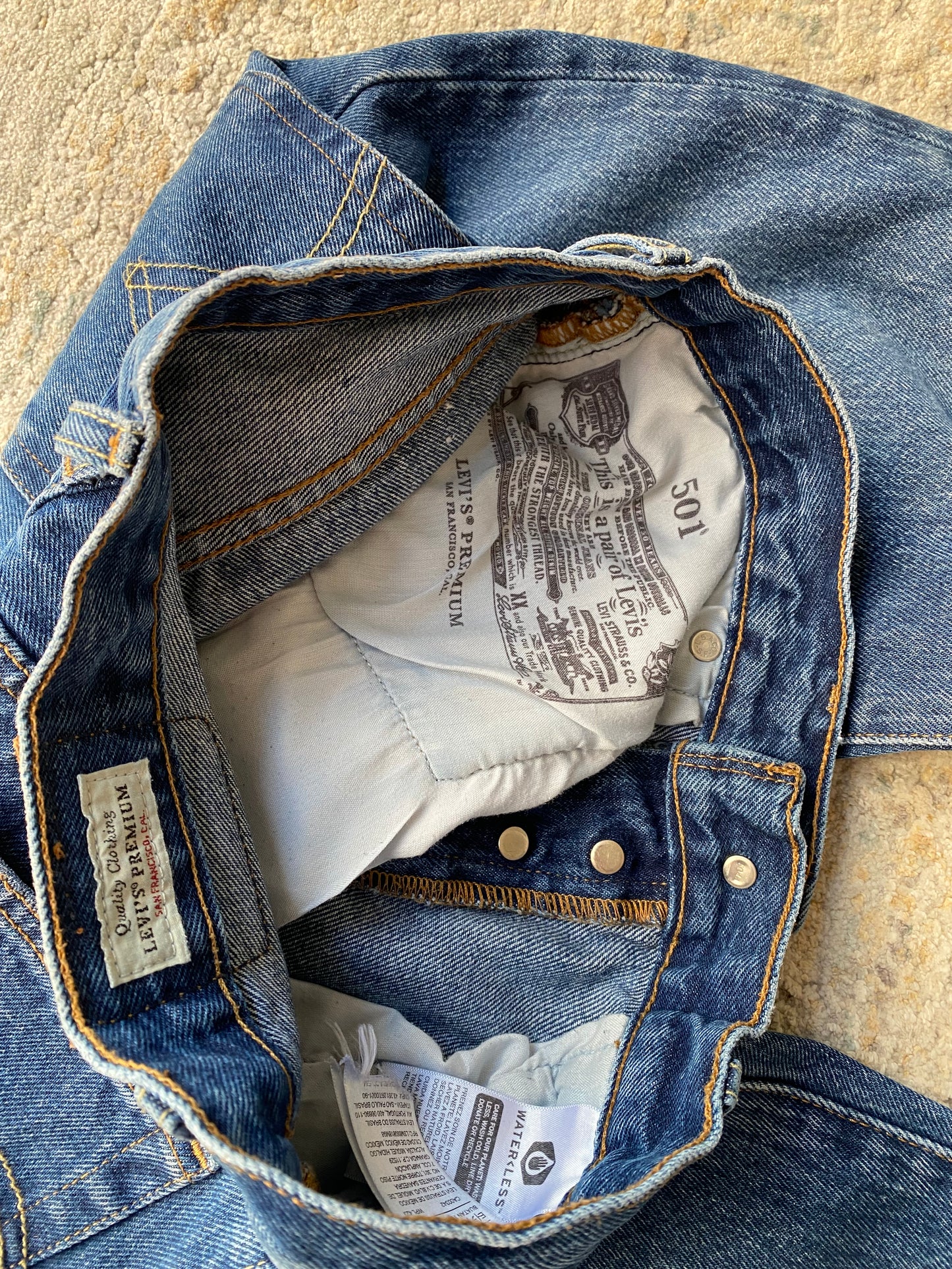 Levi’s 501 Women’s Jeans (W27 L30)