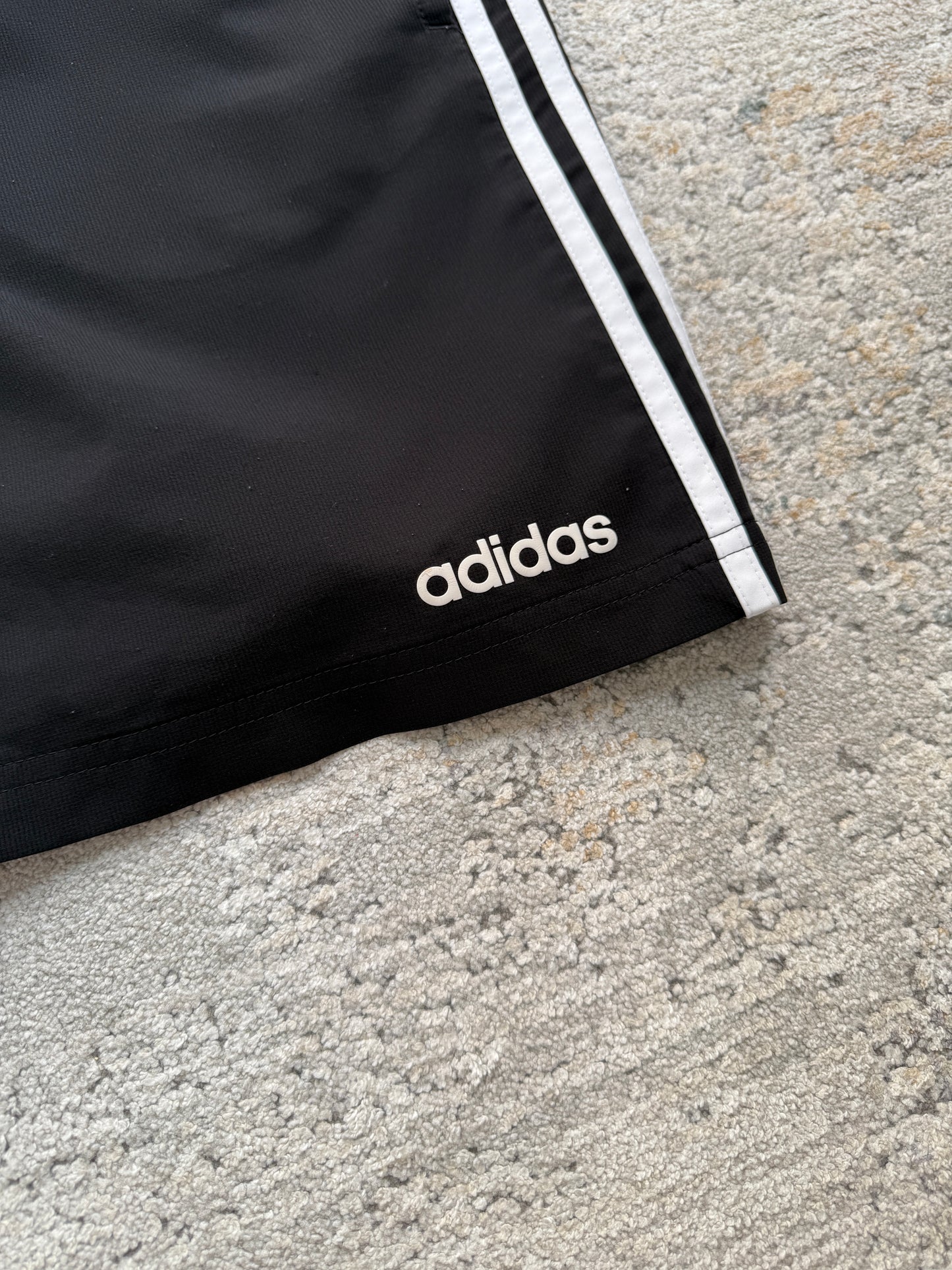 Adidas Shorts (L)