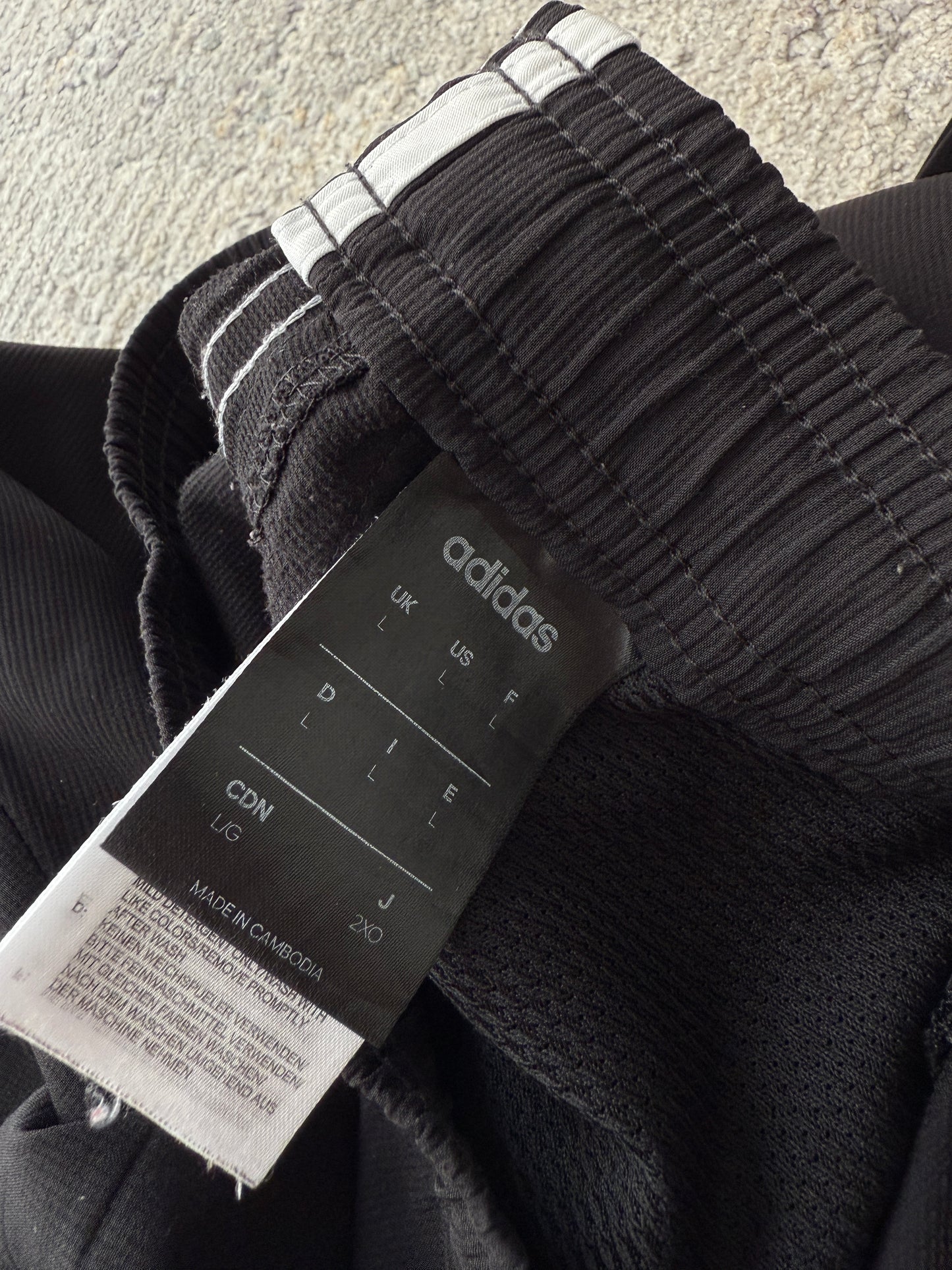 Adidas Shorts (L)