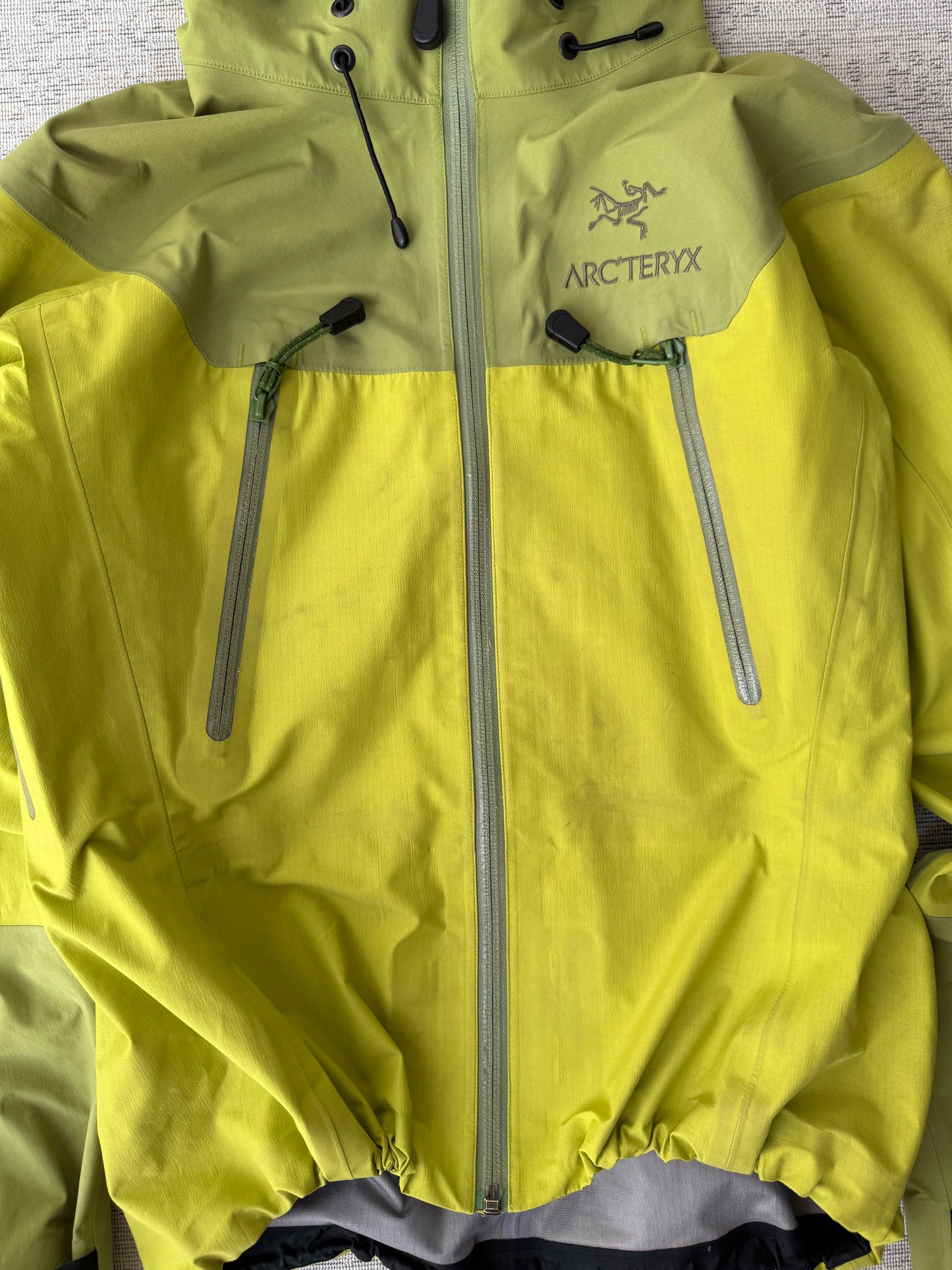 Arc’teryx Gore-Tex XCR Jacket (Women’s XS)