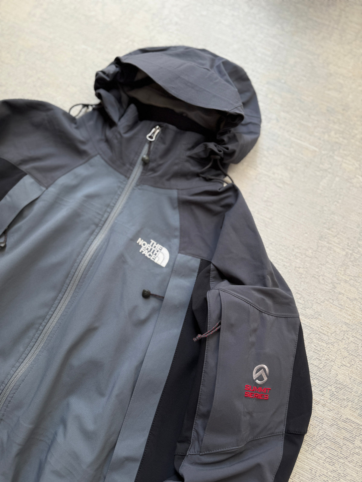 The North Face Summit Series Apex Softshell Jacket – Grey / Black (M)