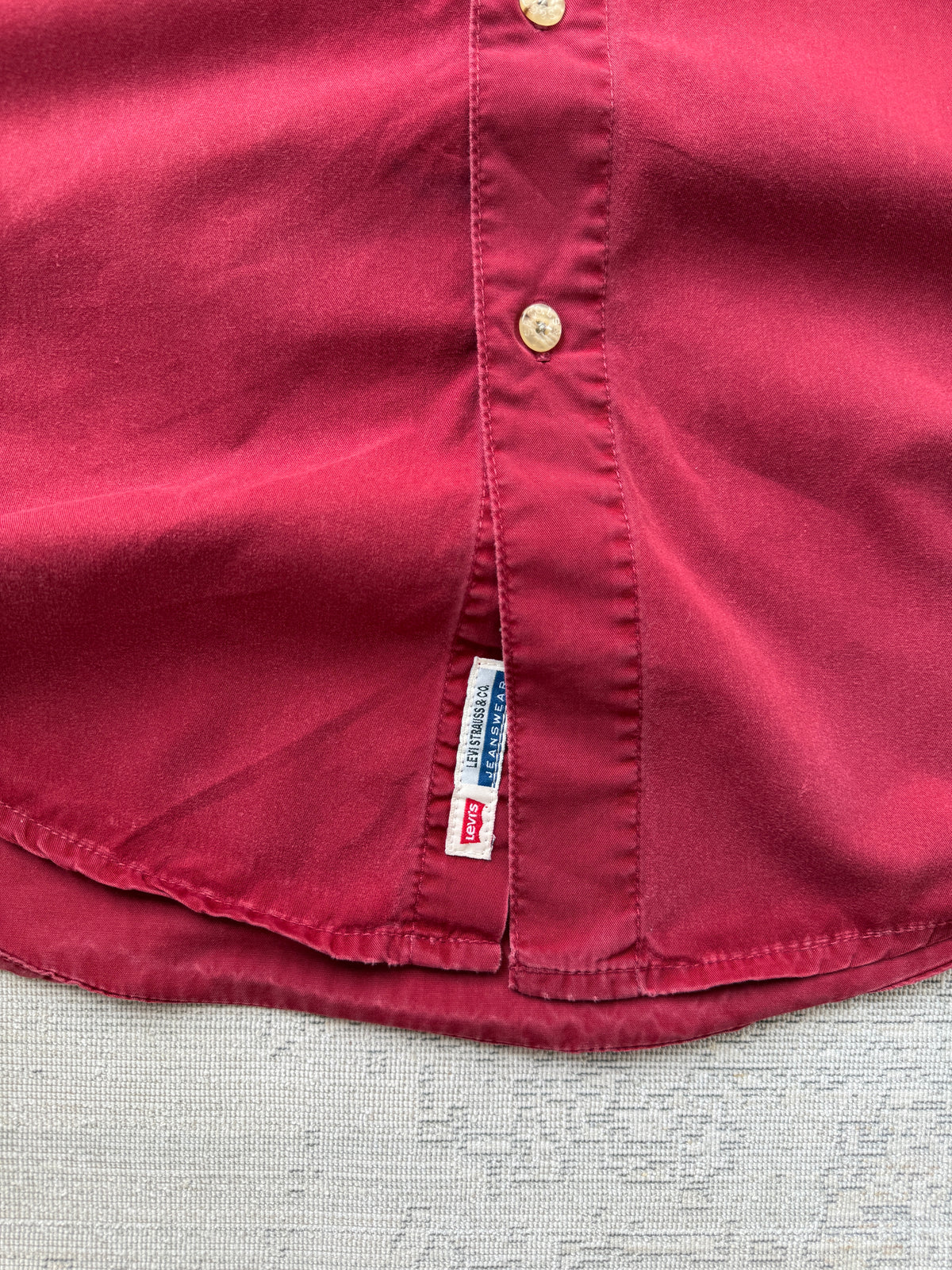 Vintage Levi’s Button-Down Shirt – Faded Red (S)