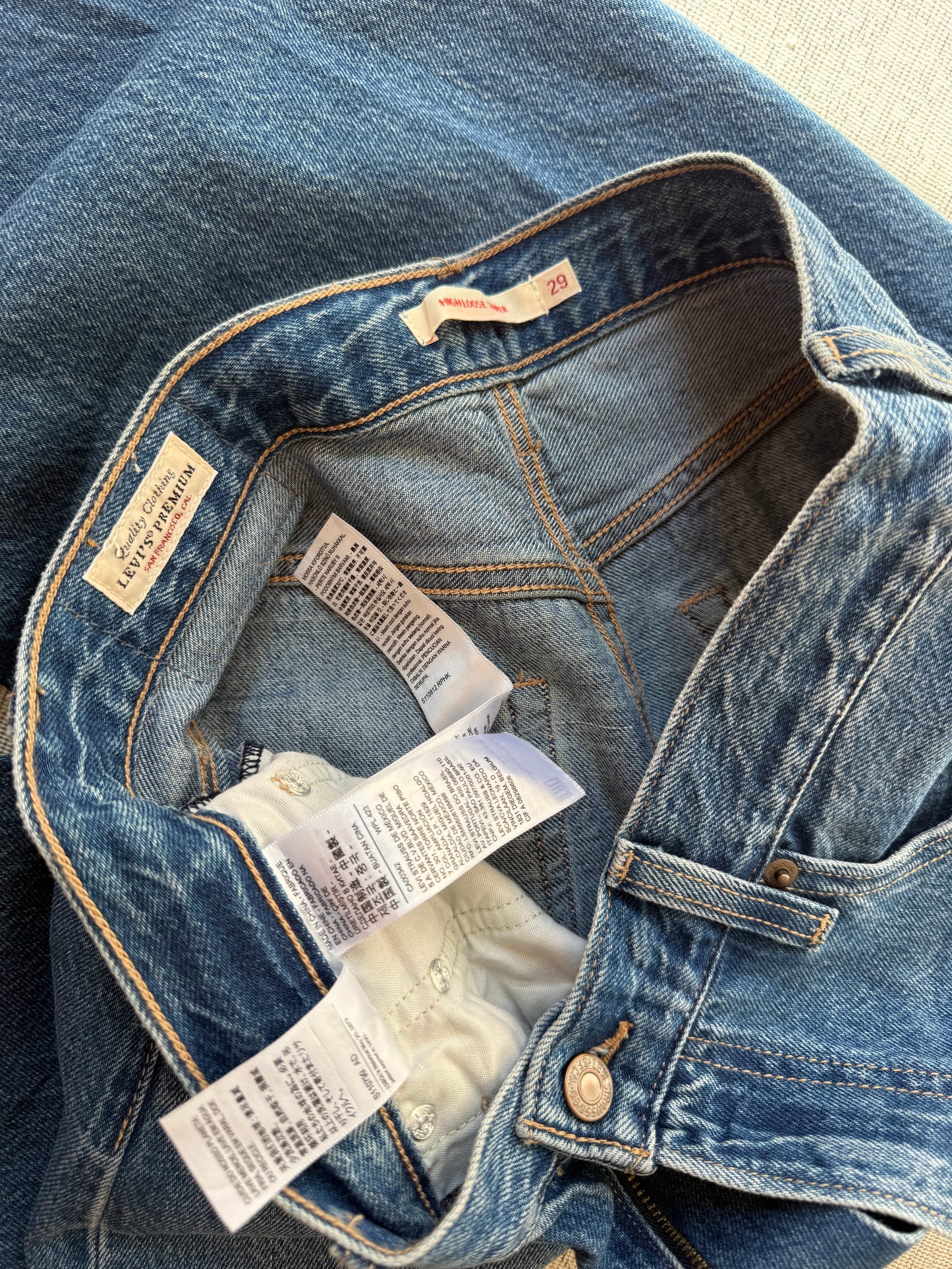 Levi’s High Loose Taper Jeans (Women’s W29)