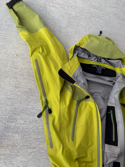 Arc’teryx Gore-Tex XCR Jacket (Women’s XS)