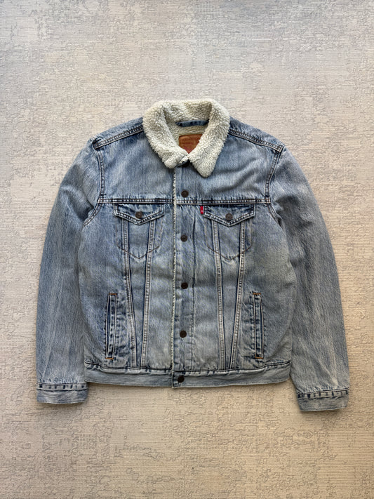 Levi’s Sherpa Trucker Denim Jacket – Light Wash (M)
