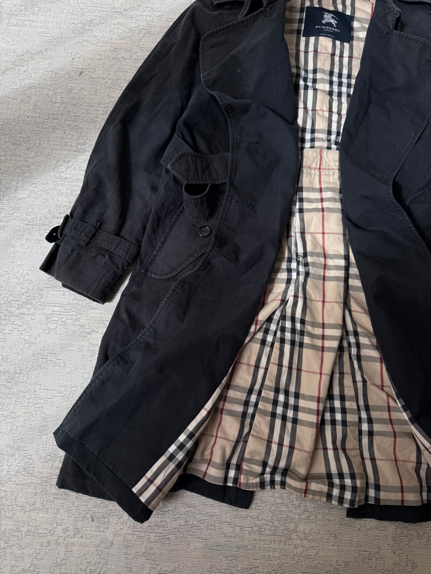 Burberry Vintage Classic Trench Coat – Nova Check Lining (Made in England)-(Women’s M)