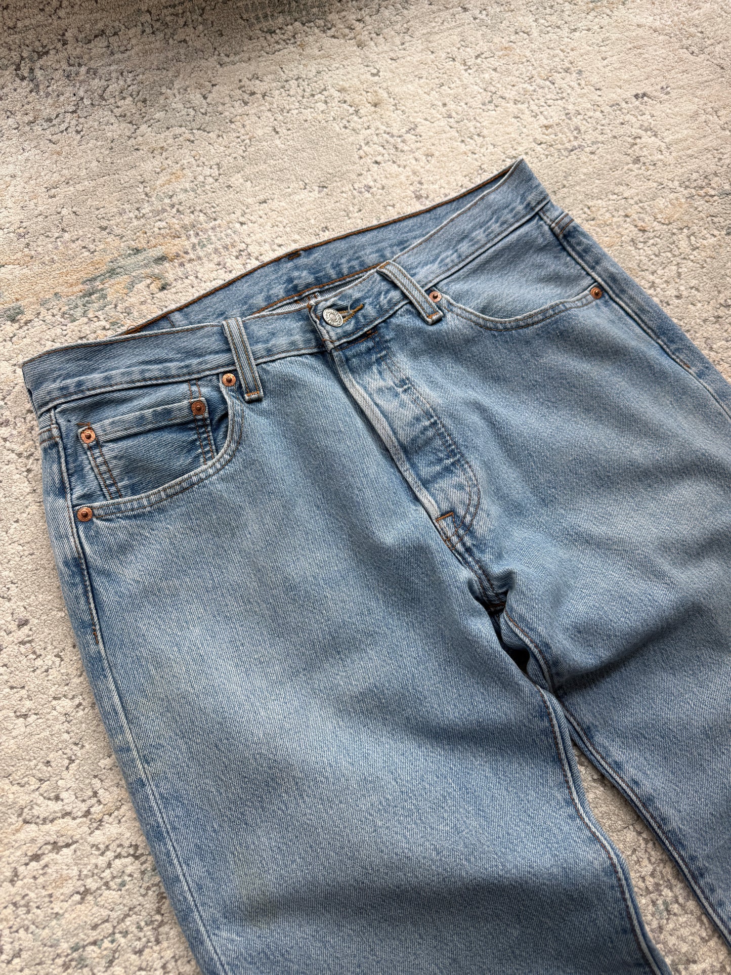Levi’s 501 Washed Blue Jeans (W32 L30)