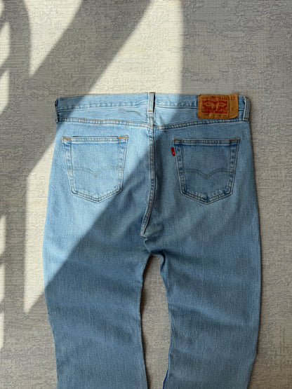 Levi’s 501 Washed Blue Jeans (W34 L30)