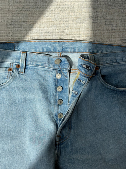 Levi’s 501 Washed Blue Jeans (W34 L30)
