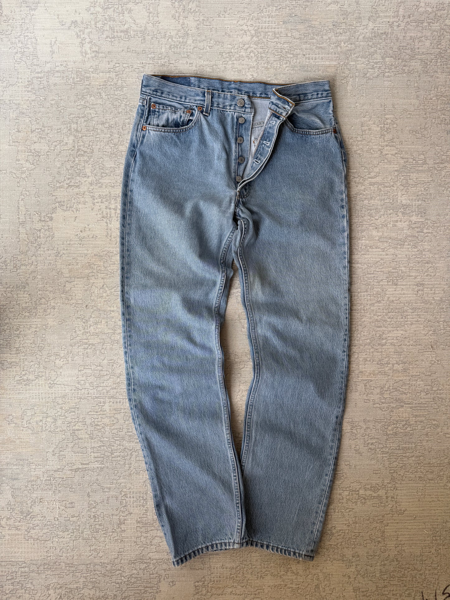 Levi’s 501 Washed Blue Jeans (W34 L34)