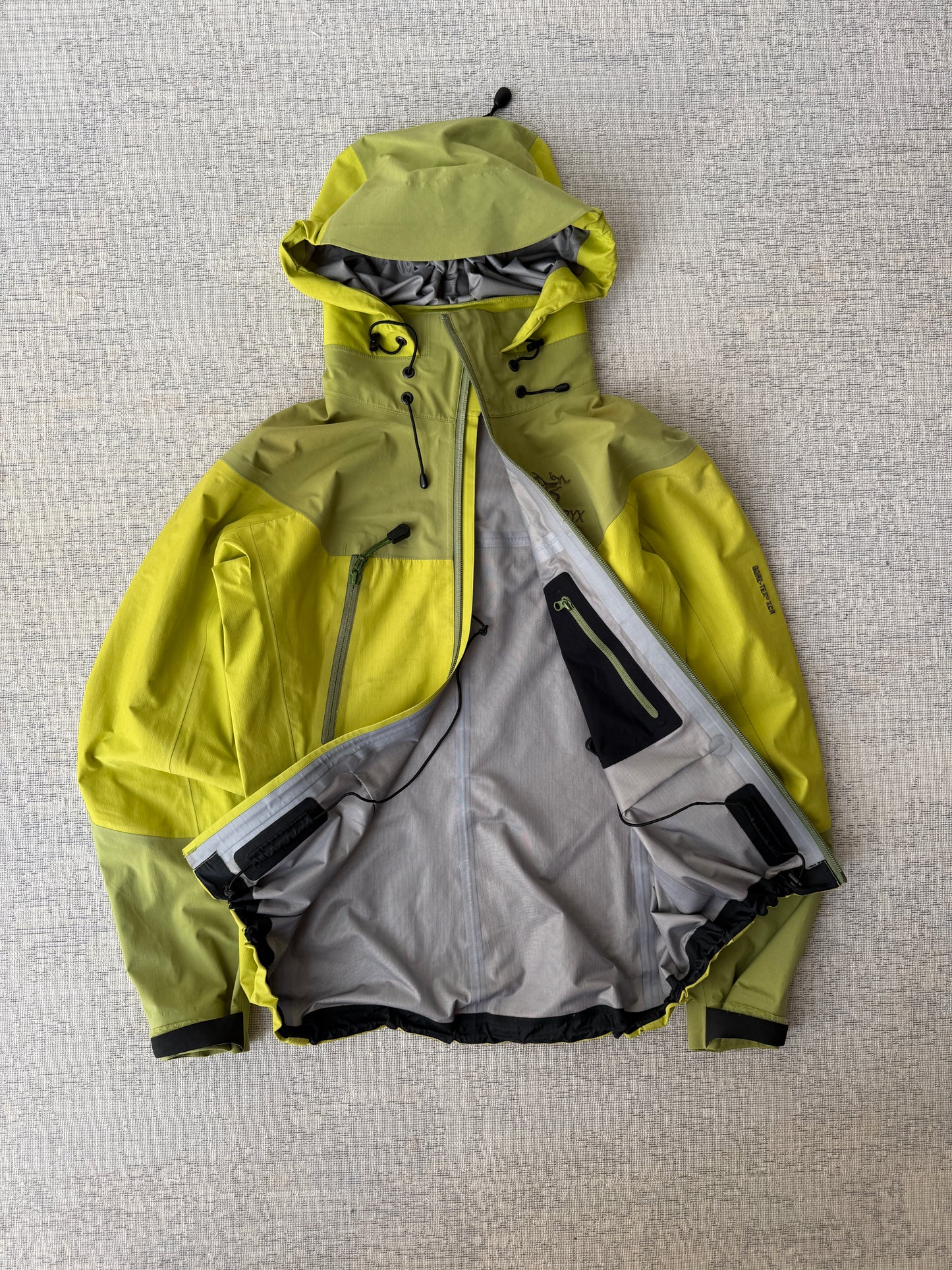 Arc’teryx Gore-Tex XCR Jacket (Women’s XS)