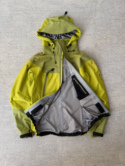 Arc’teryx Gore-Tex XCR Jacket (Women’s XS)