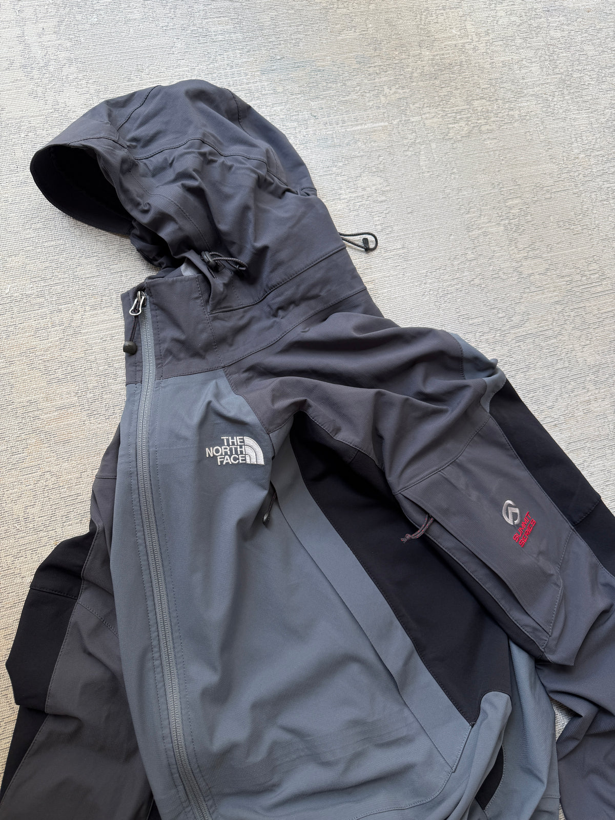 The North Face Summit Series Apex Softshell Jacket – Grey / Black (M)