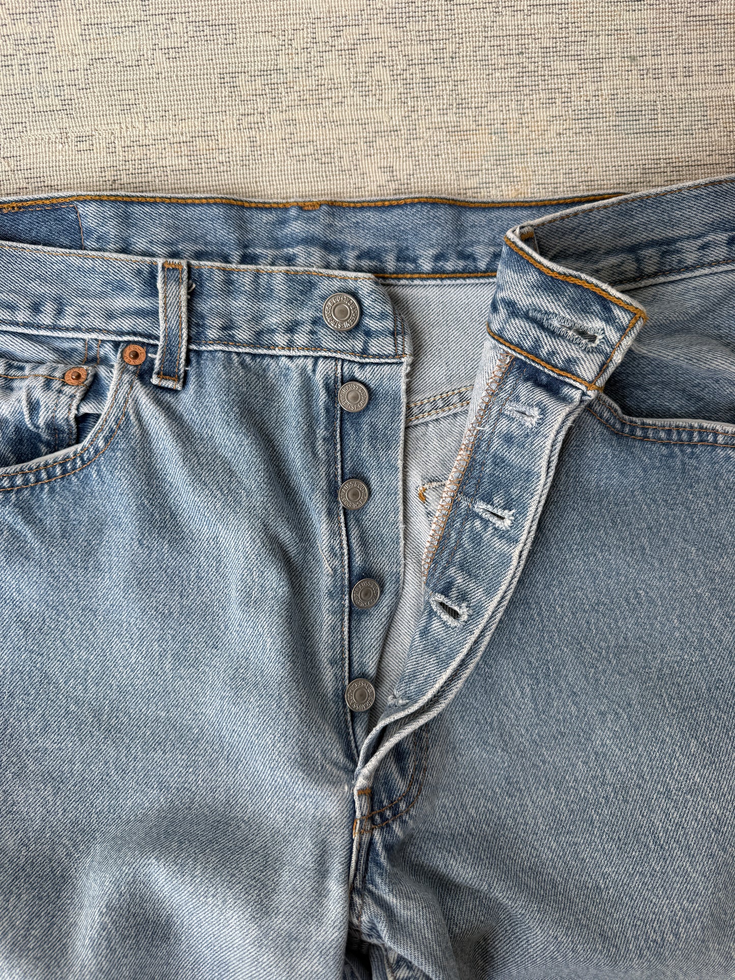 Levi’s 501 Washed Blue Jeans (W34 L34)