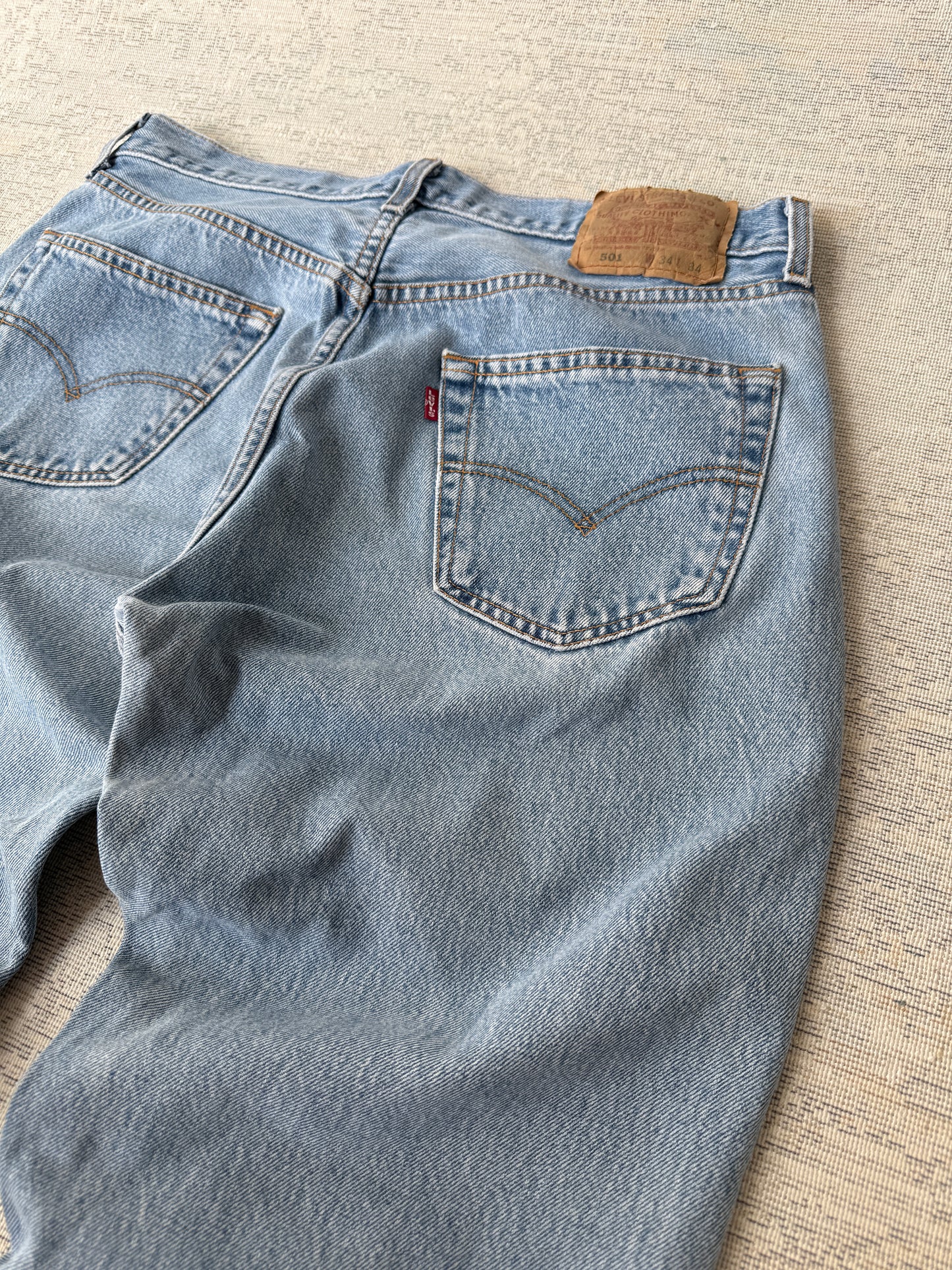 Levi’s 501 Washed Blue Jeans (W34 L34)