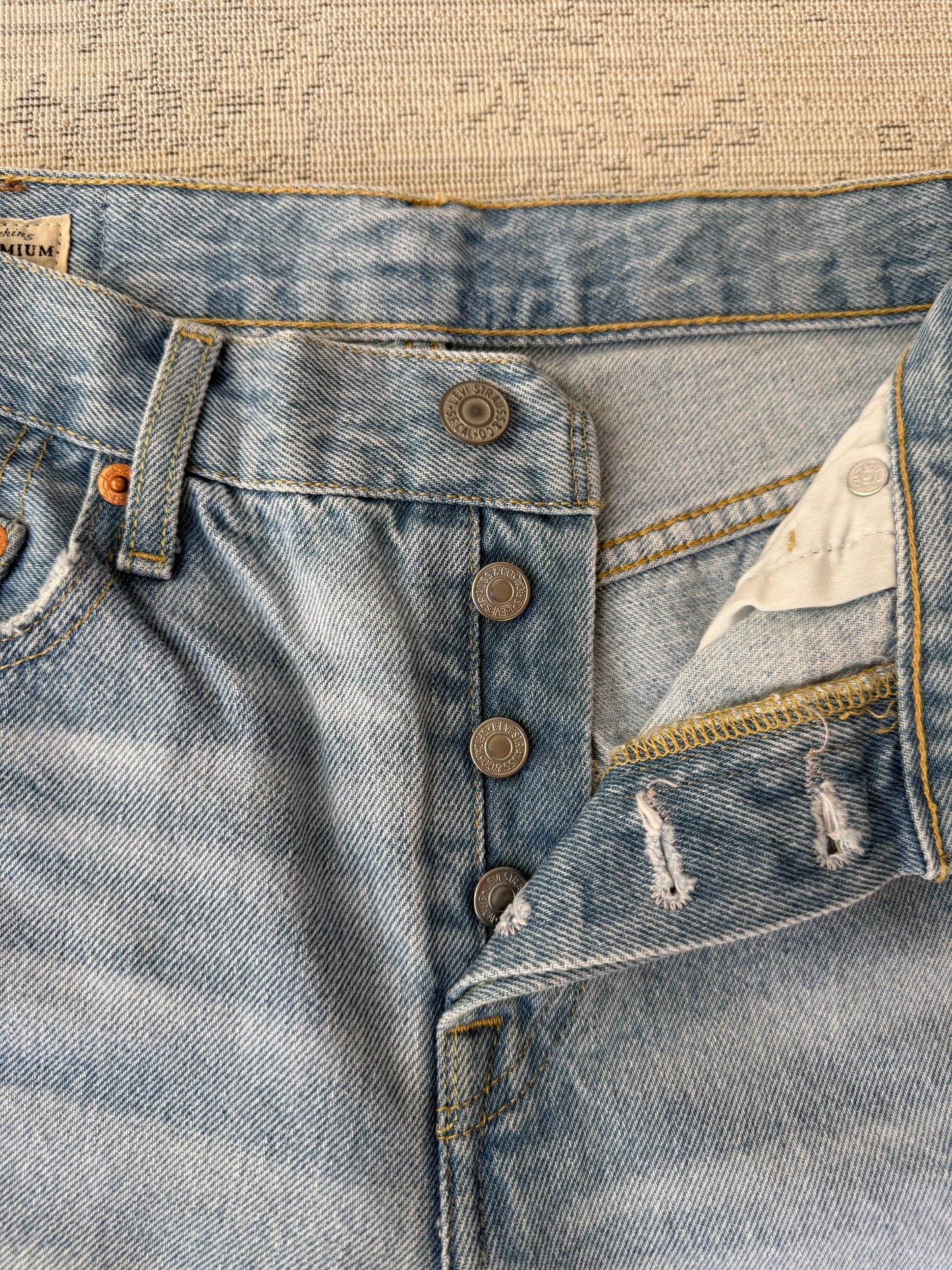 Levi’s 501 90’s Retro Style Shorts (Women’s S)