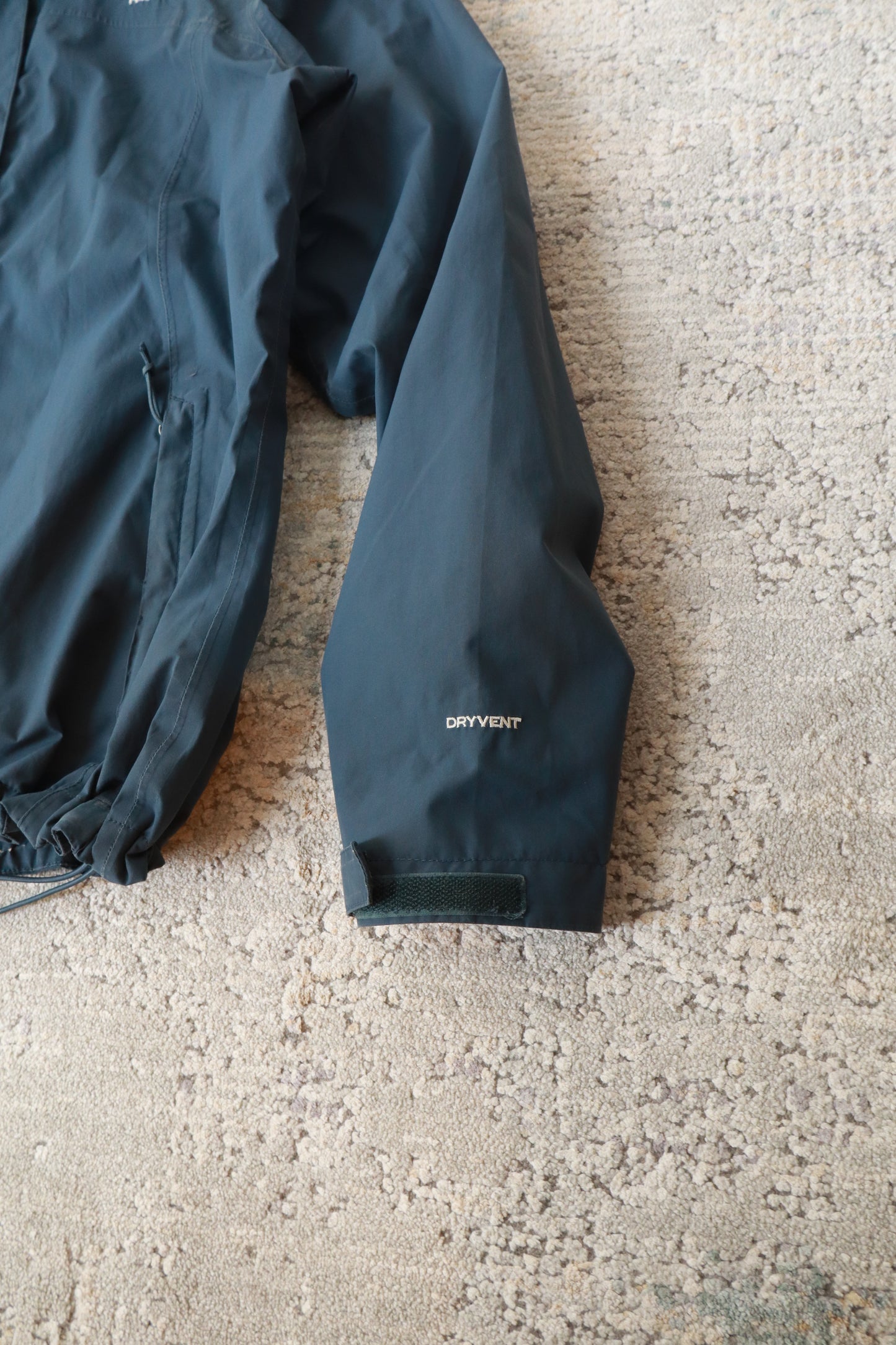 The North Face Dryvent Jacket (Women’s M)