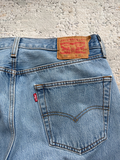 Levi’s 501 Washed Blue Jeans (W32 L30)