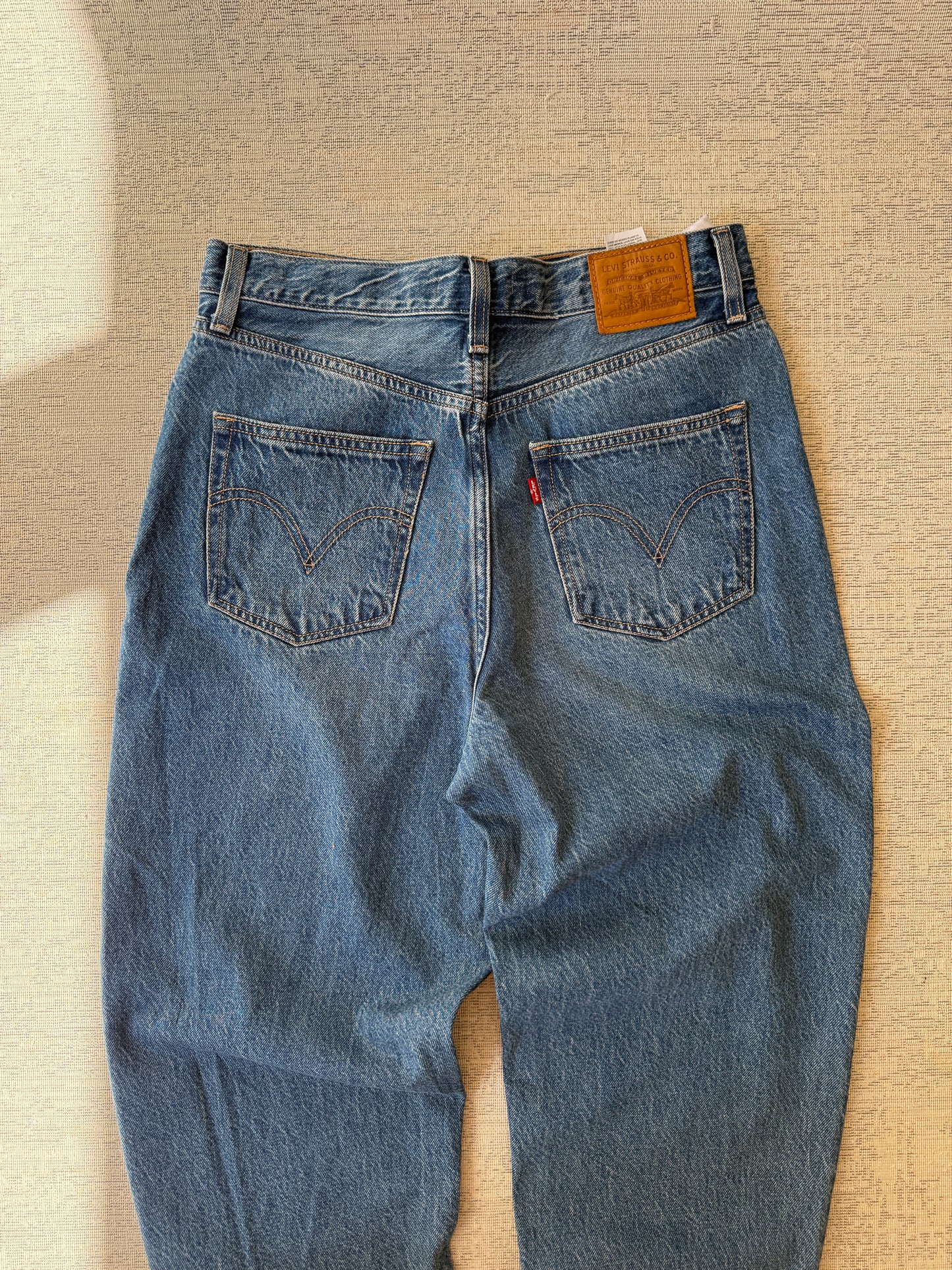 Levi’s High Loose Taper Jeans (Women’s W29)