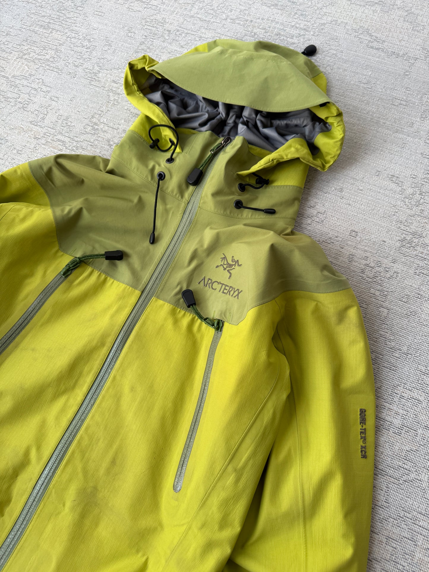 Arc’teryx Gore-Tex XCR Jacket (Women’s XS)