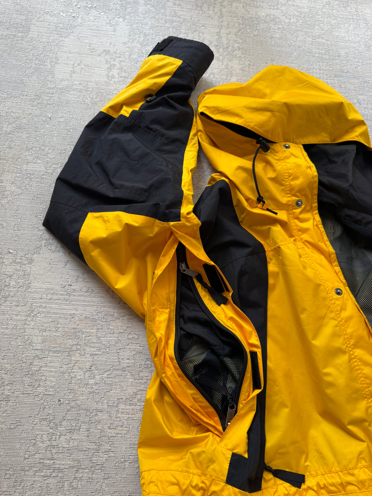 Vintage 90s The North Face Mountain Light GORE-TEX Jacket – Yellow/Black (L)