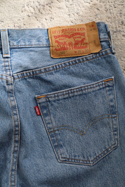 Levi’s 501 Washed Blue Jeans (W30 L30)