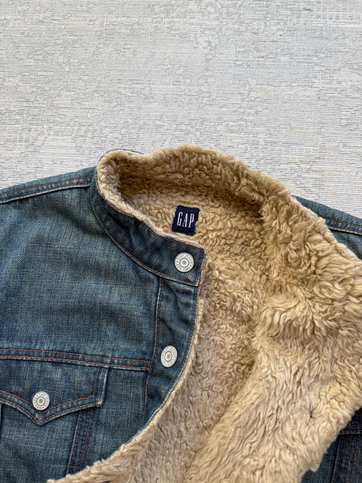 GAP Sherpa-Lined Denim Jacket (M)