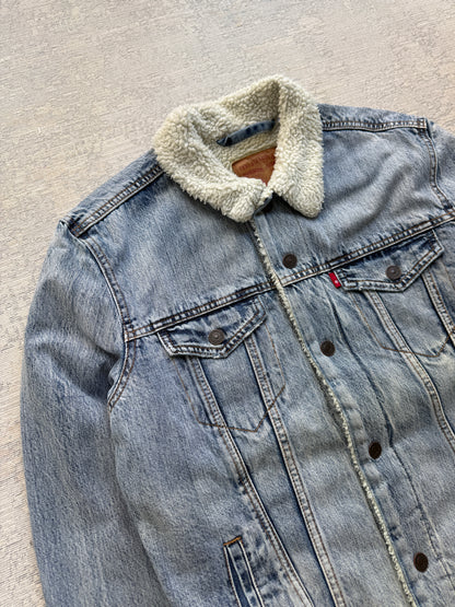 Levi’s Sherpa Trucker Denim Jacket – Light Wash (M)