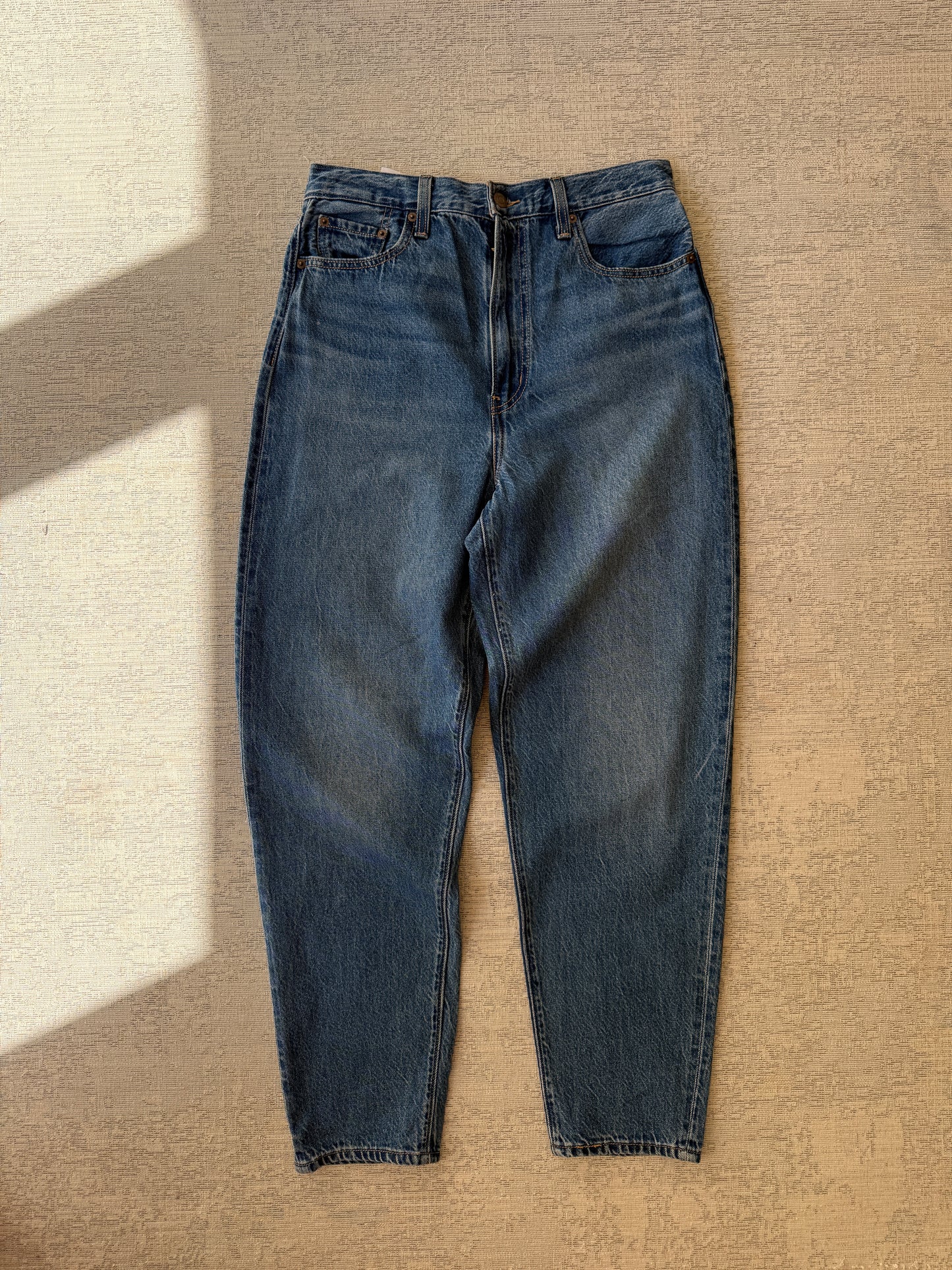 Levi’s High Loose Taper Jeans (Women’s W29)