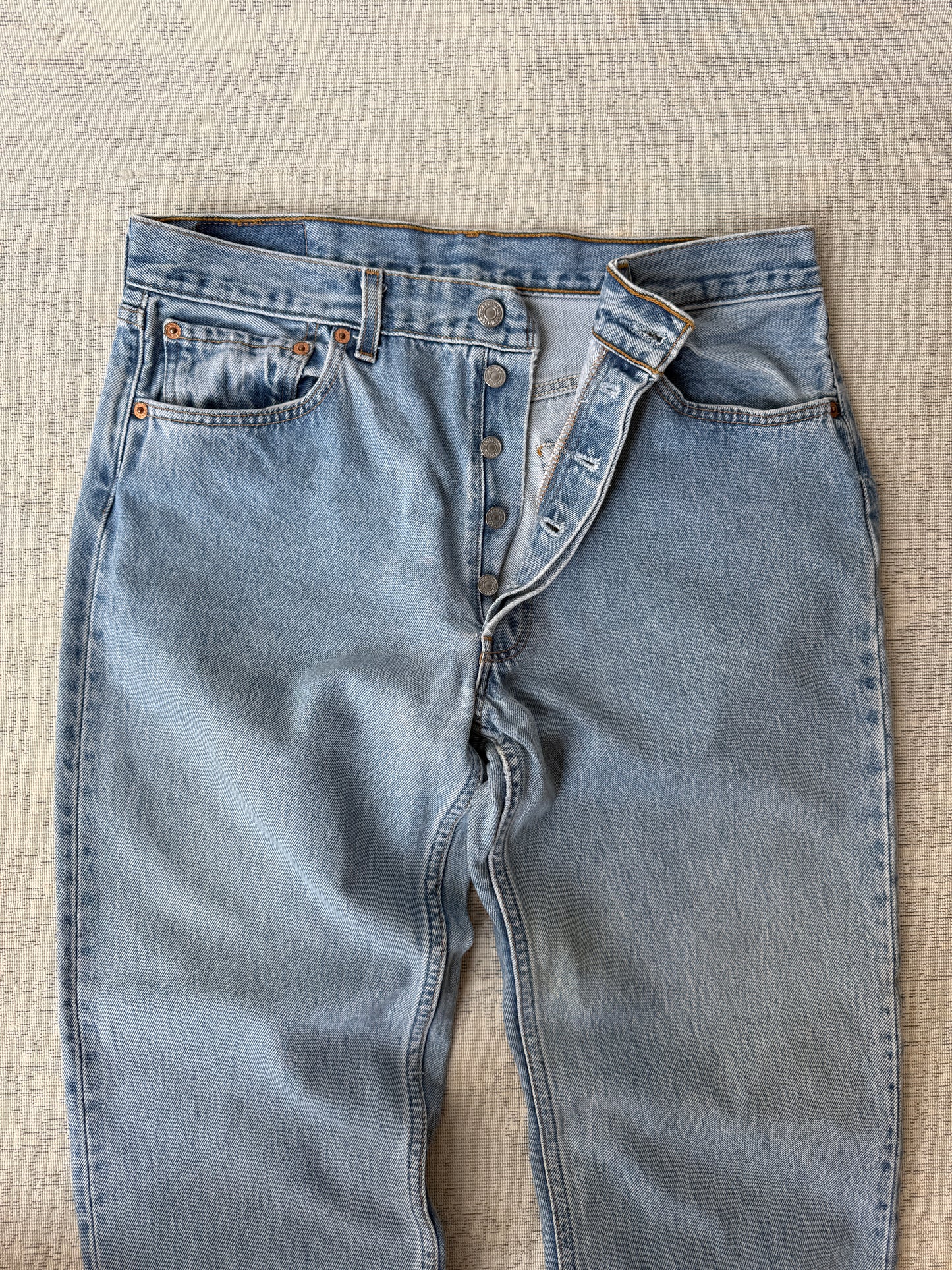 Levi’s 501 Washed Blue Jeans (W34 L34)