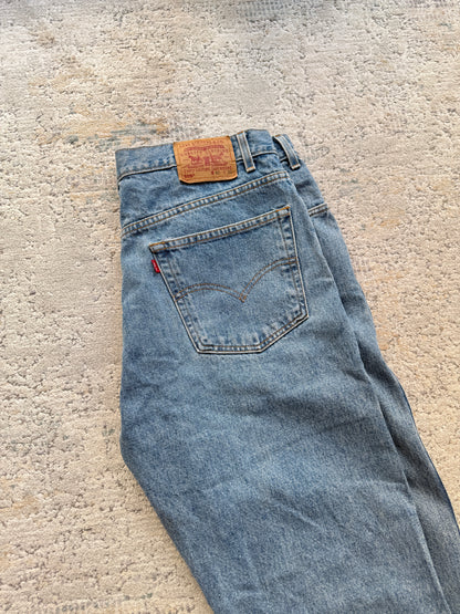 Levi’s 505 Straight Leg Regular Fit Jeans (W40 L30)