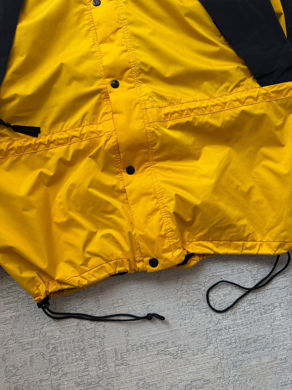 Vintage 90s The North Face Mountain Light GORE-TEX Jacket – Yellow/Black (L)