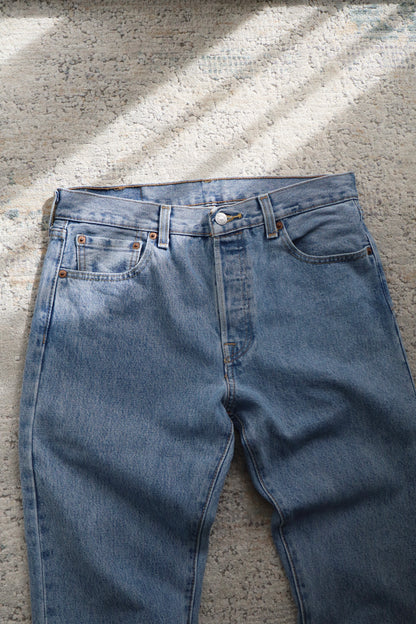 Levi’s 501 Washed Blue Jeans (W30 L30)