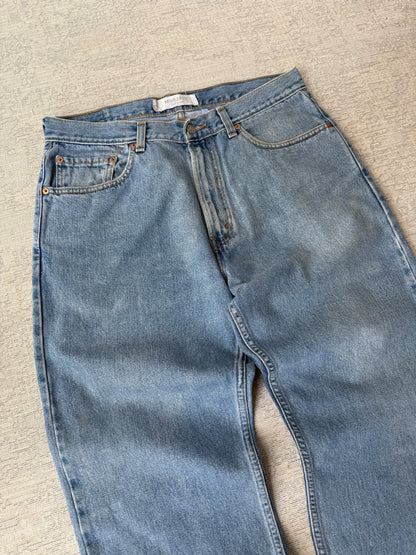 Levi’s 505 Regular Fit Jeans (W34 L29)