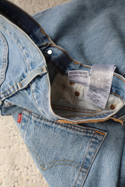 Levi’s 501 Washed Blue Jeans (W30 L30)