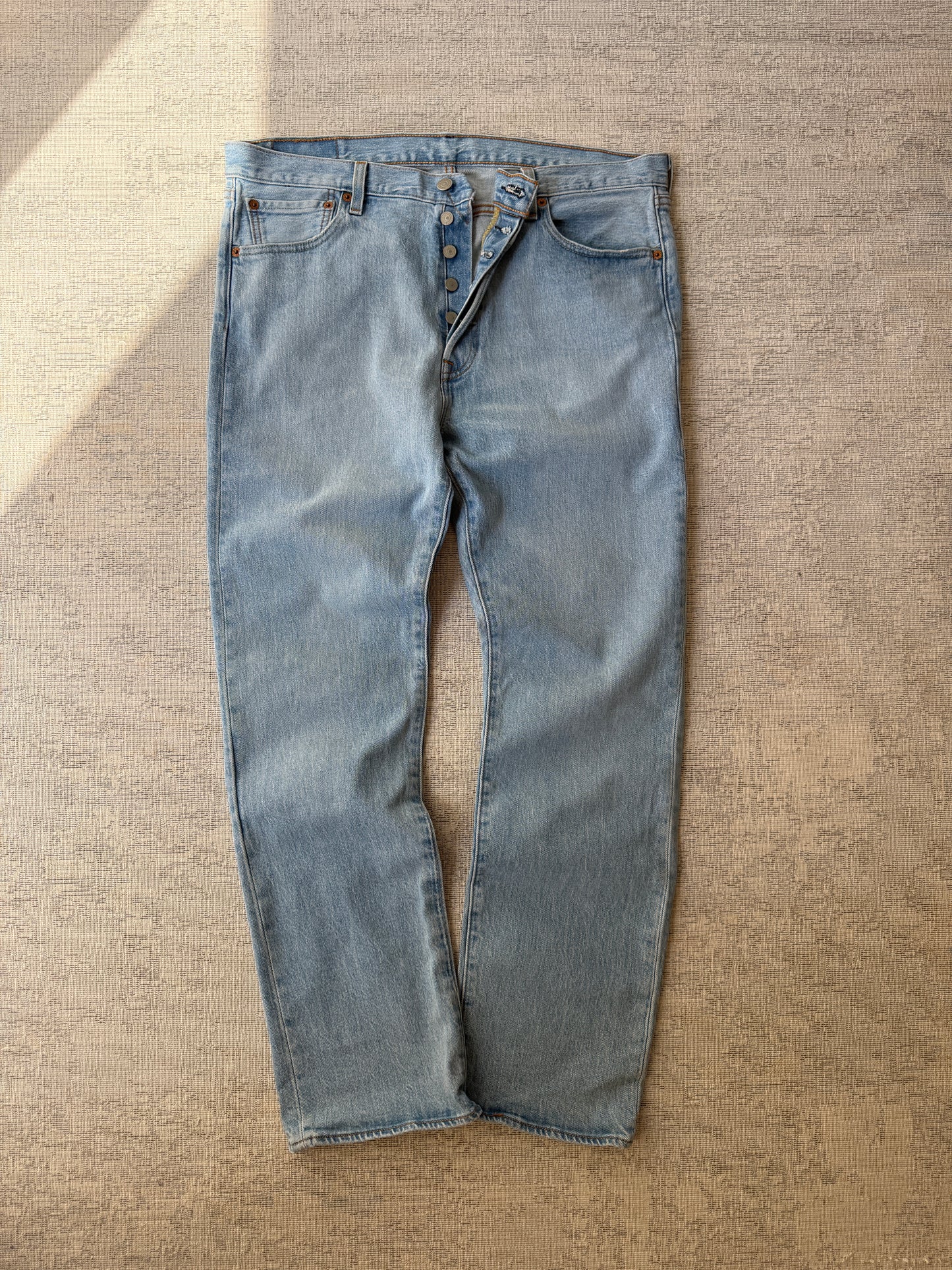 Levi’s 501 Washed Blue Jeans (W34 L30)